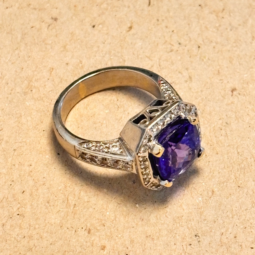 Elegant Tanzanite Cushion Cut Ring - Picture 2 of 8
